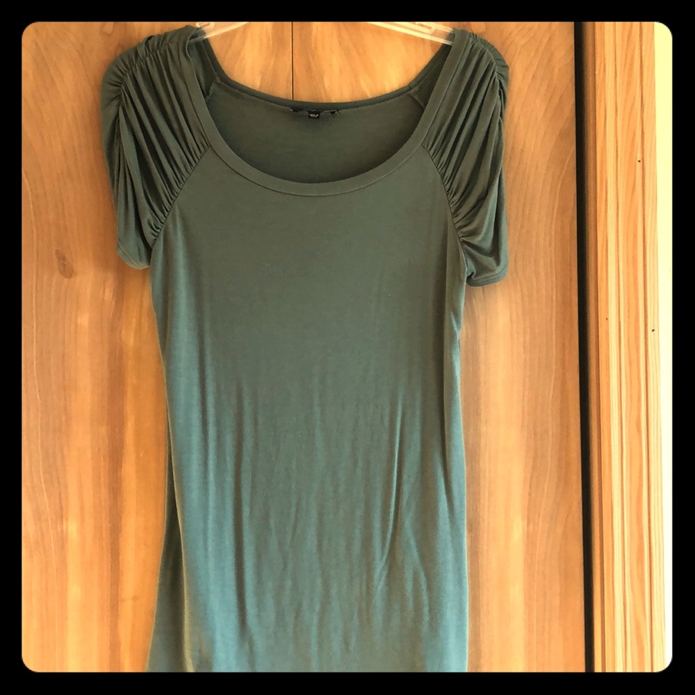 Ruched shoulder olive green long T-shirt